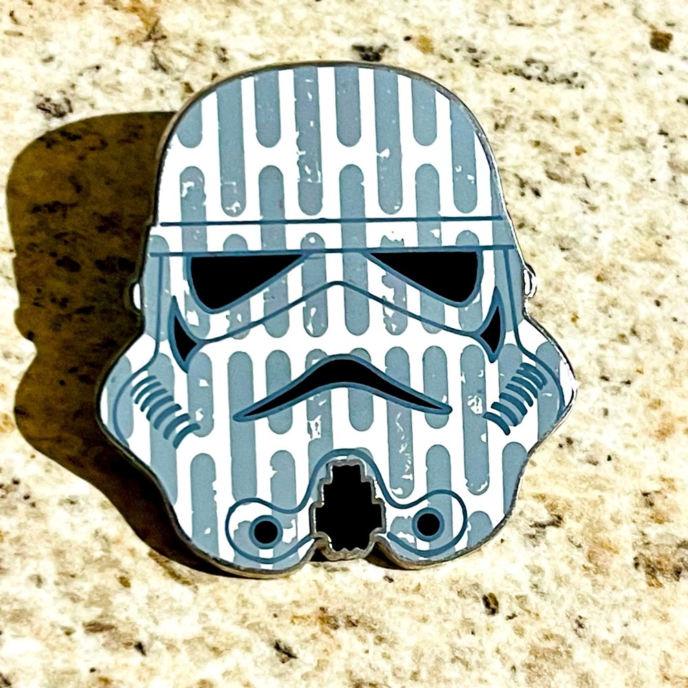 Disney Parks Star Wars Stormtrooper Helmet Pin HTF